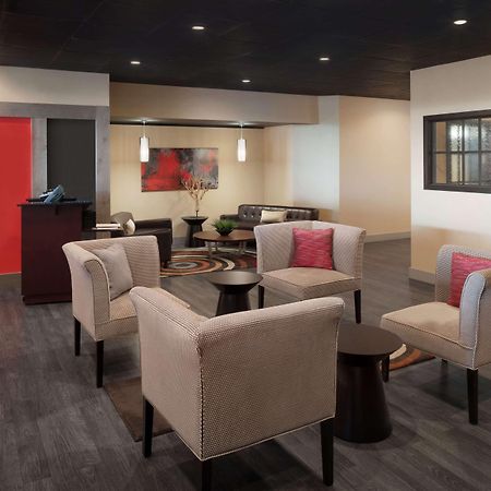 Отель Ramada By Wyndham Юнионтаун Экстерьер фото